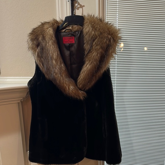 Illusion by Sherri Cassin Dark Brown Faux Fur Vest with Cascade Collar - Picture 1 of 8